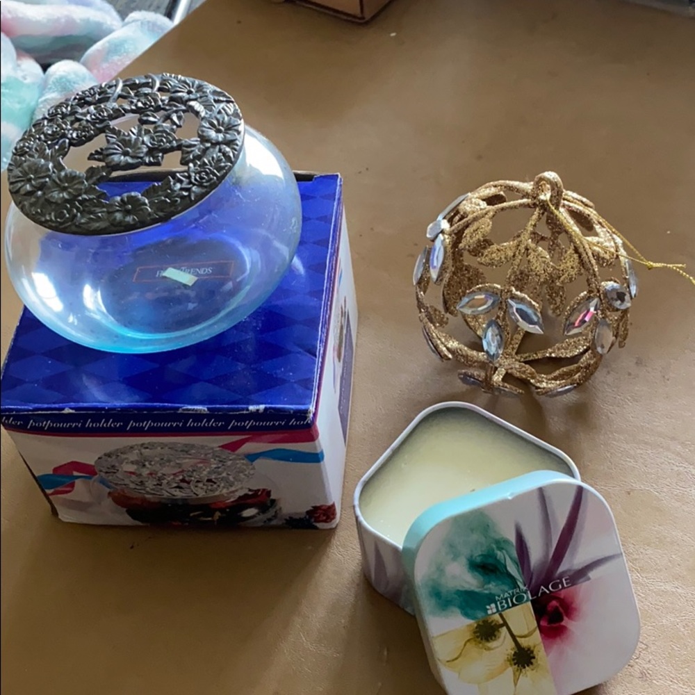 3/$15 Sale- Candle & HomeTrends Potpourri Holder